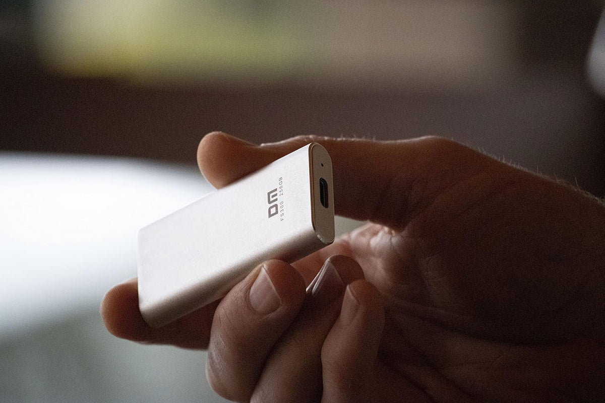USB-C Portable SSD with USB-A and C Cable 1TB M560