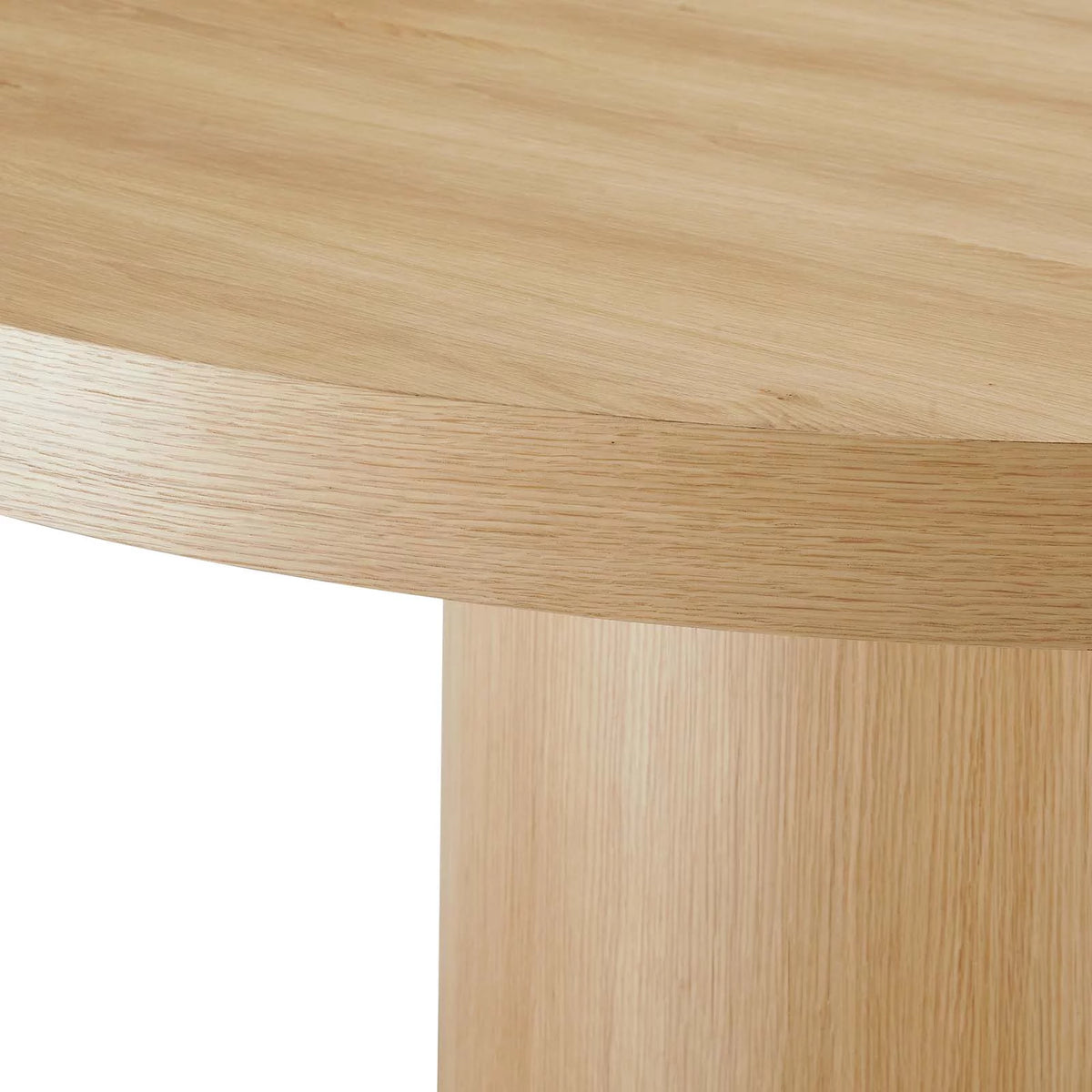 Round Dining Table in Oak J76017