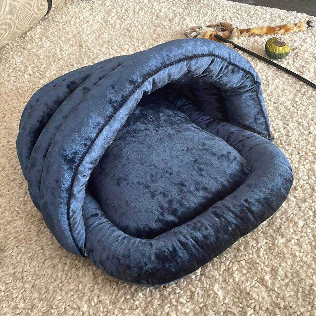 Midnight Blue Cat Bed Q4156