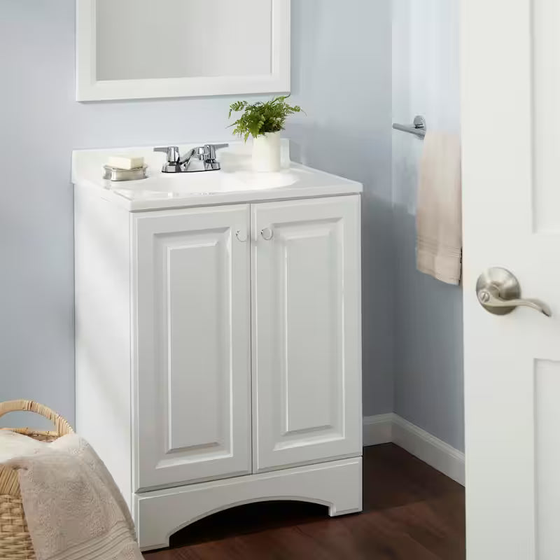 2-Handle Low-Arc Bathroom Faucet in Chrome U205754