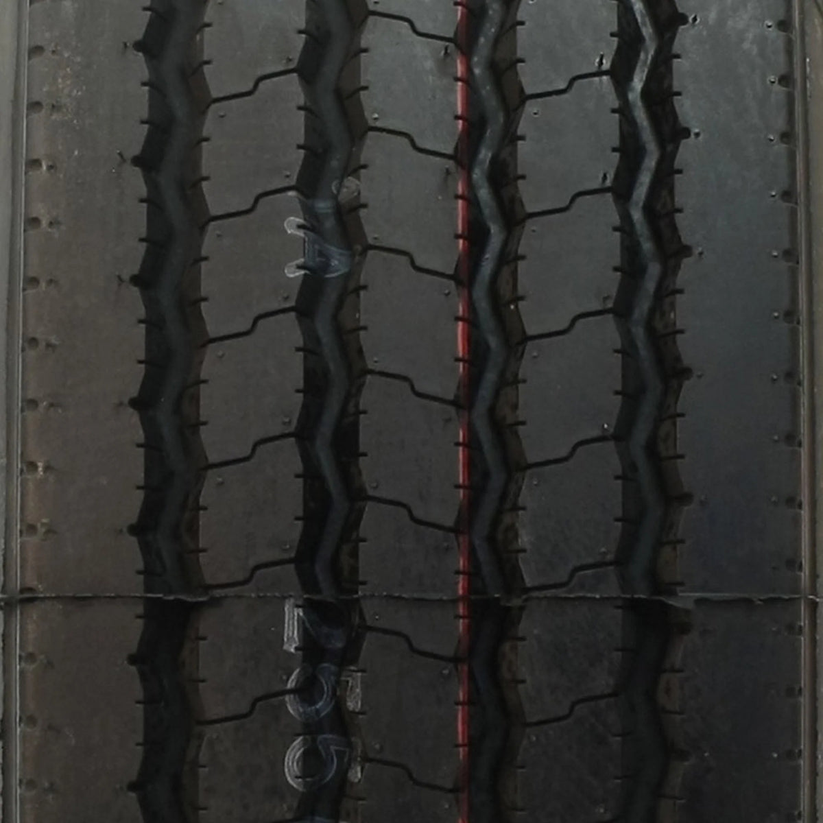 235/75R17.5 Commercial Tire Z892221